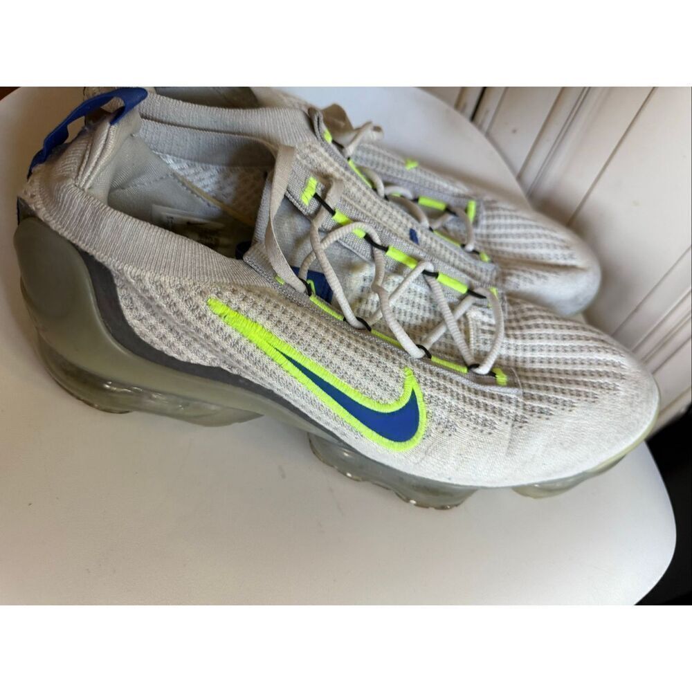 Nike Men's VaporMax 2021 Flyknit Athletic Sneakers White Blue Size 11